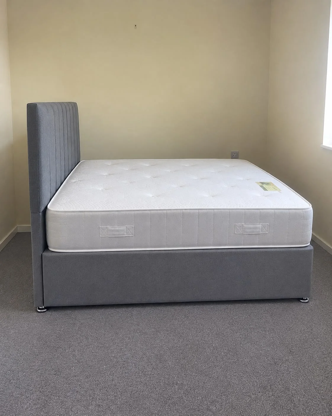 Modern Grey Vertical Channel Divan Bed Set