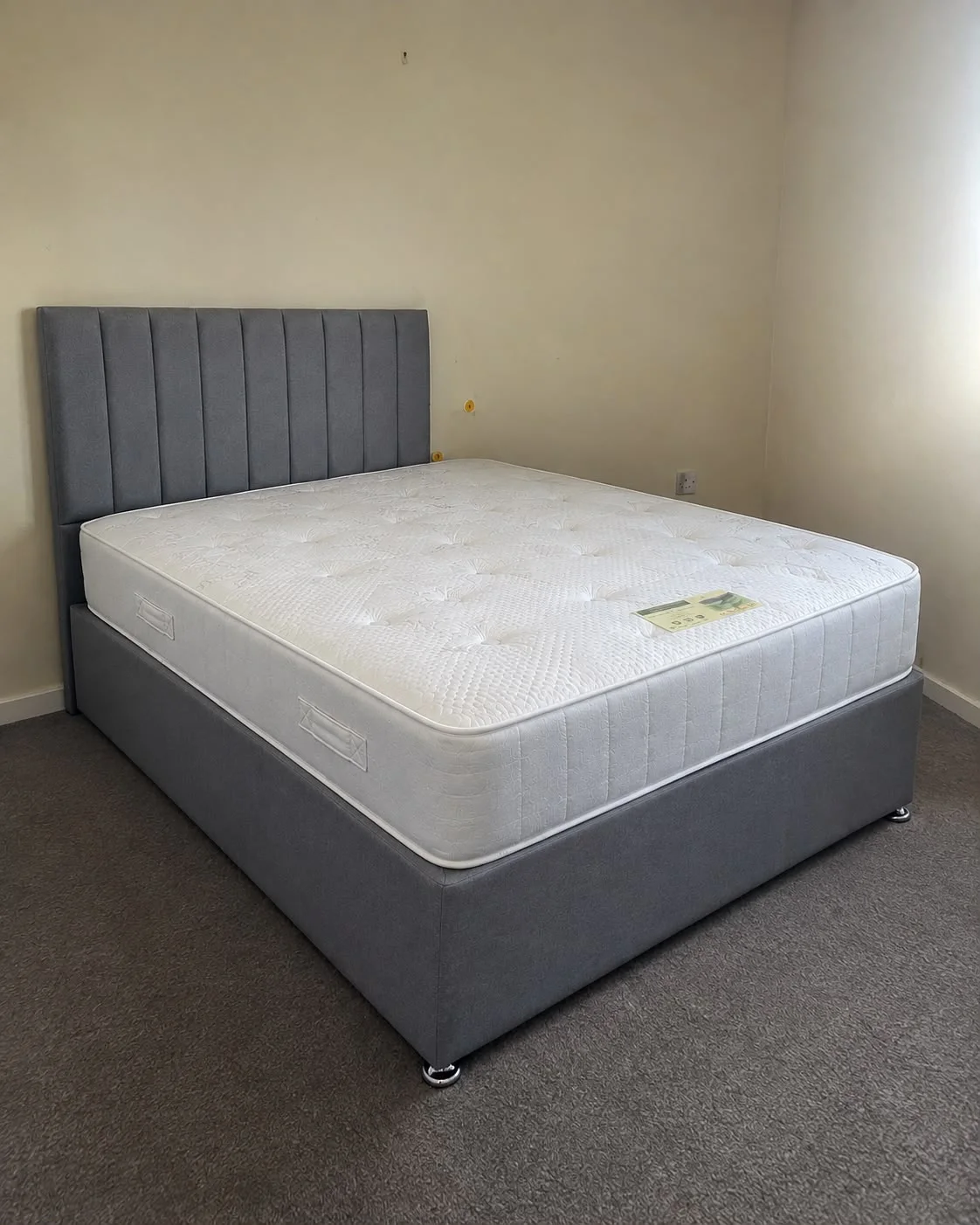 Modern Grey Vertical Channel Divan Bed Set